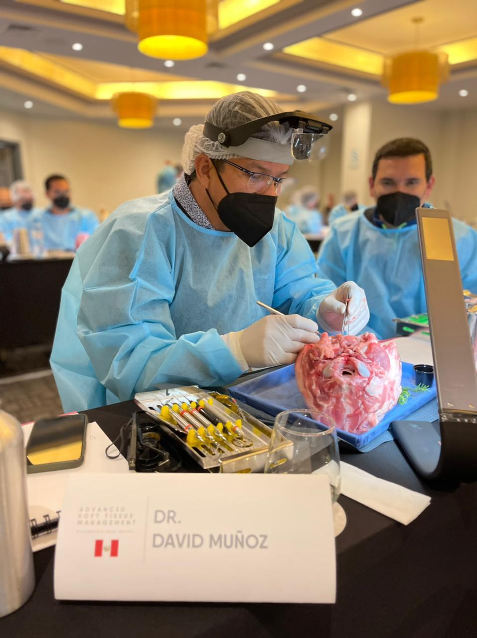 Capacitación práctica de cirugía maxilofacial con el doctor David Muñoz